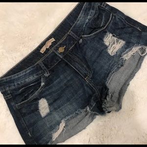 Forever 21 Distressed Denim Shorts 💙